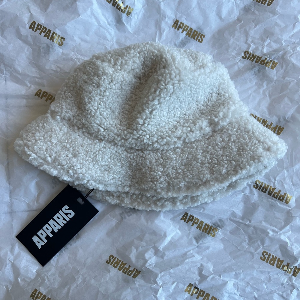 Apparis Amara Vegan Shearing Sherpa Hat, Ivory, NWT